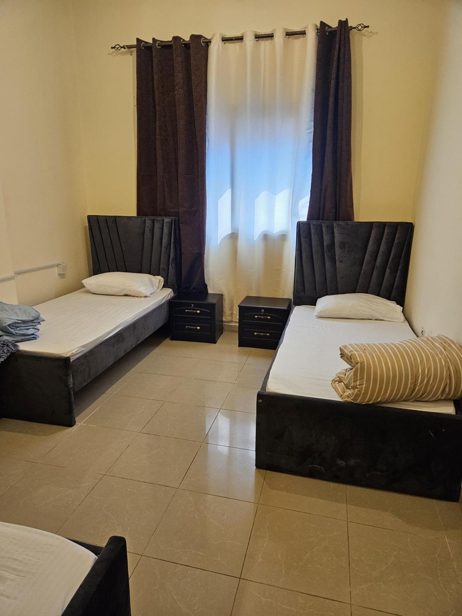 Paradiso Backpackers Nest Abu Dhabi Esterno foto