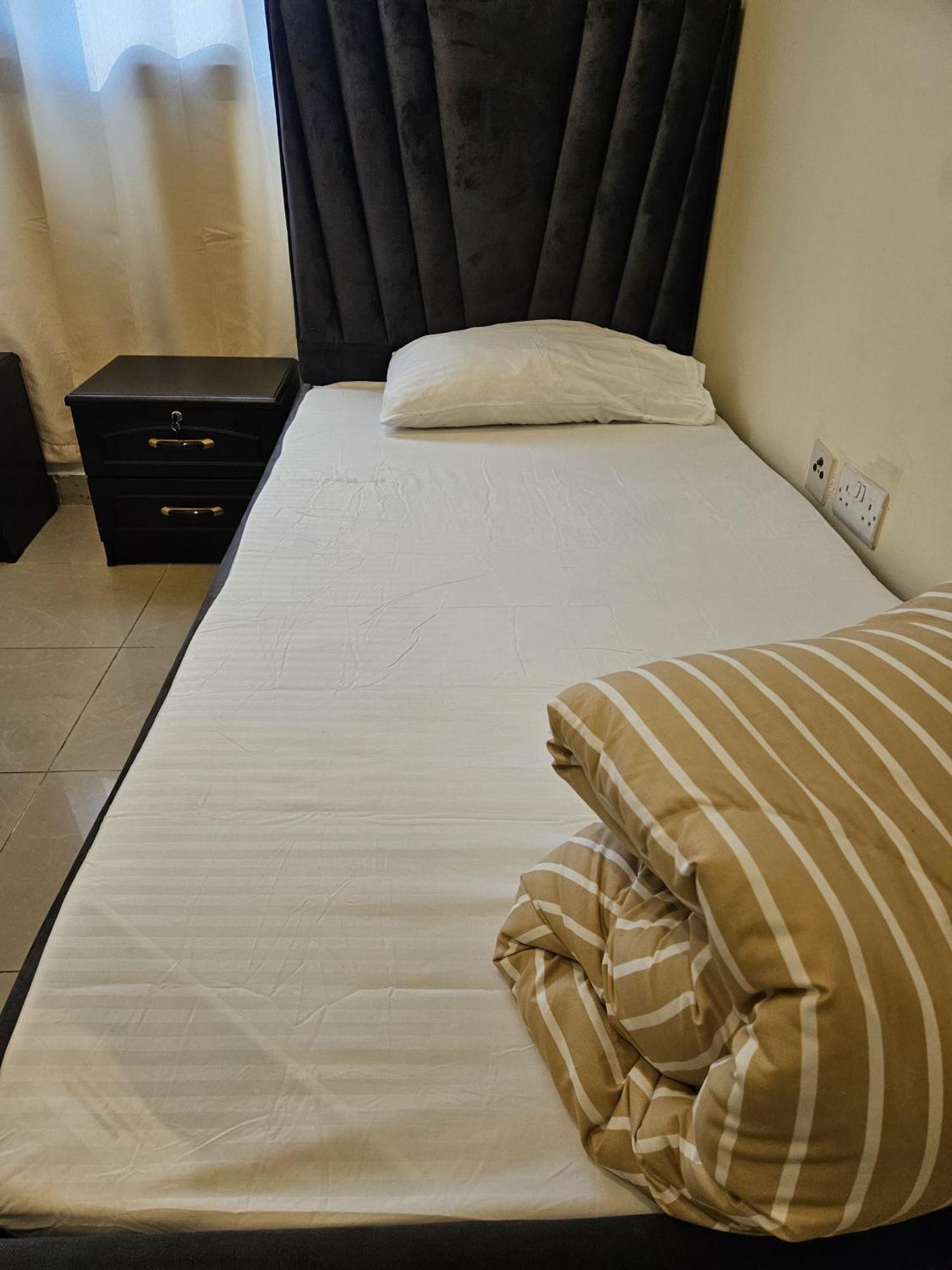 Paradiso Backpackers Nest Abu Dhabi Esterno foto